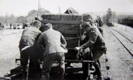 Verladung auf Bahn (8./88 oder 8./81.), evtl.  in Mhlhausen 1941 ?