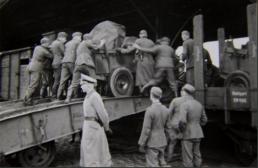 Verladung auf Bahn (8./88 oder 8./81.), evtl.  in Mhlhausen 1941 ?