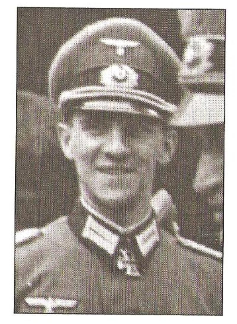 ... Hans Möller. Er erhielt als Oberleutnant das zweite Ritterkreuz der 15. I.D. - 166