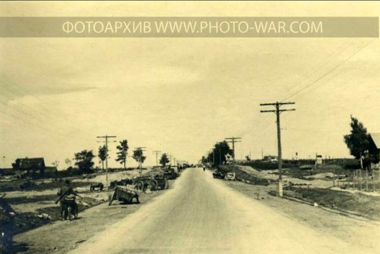 Foto eines Tross-Soldaten der 15. I.D. in Mogilew. Die Strae nach Smolensk.Zur Verfgung gestellt von www.photo-war.com